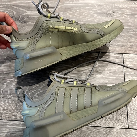 NMD_V3 womens (USED) - Picture 2 of 9